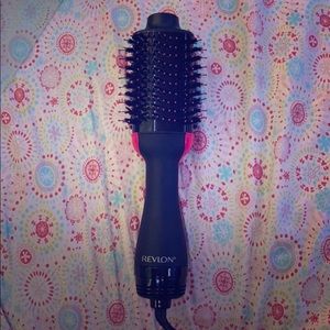 hair brush that plugs in and is a hairdryer